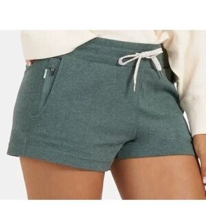 SOLD//Vuori Women’s Halo Shorts - Like New!